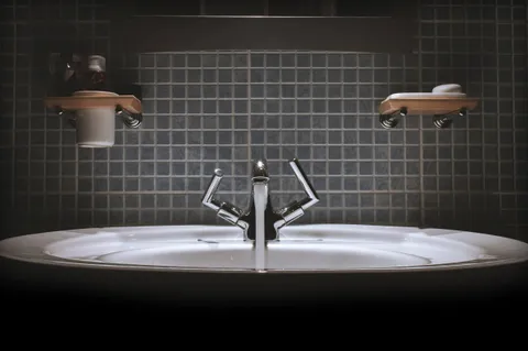 Abfluss stinkt! – Was gegen einen stinkenden Abfluss hilft.