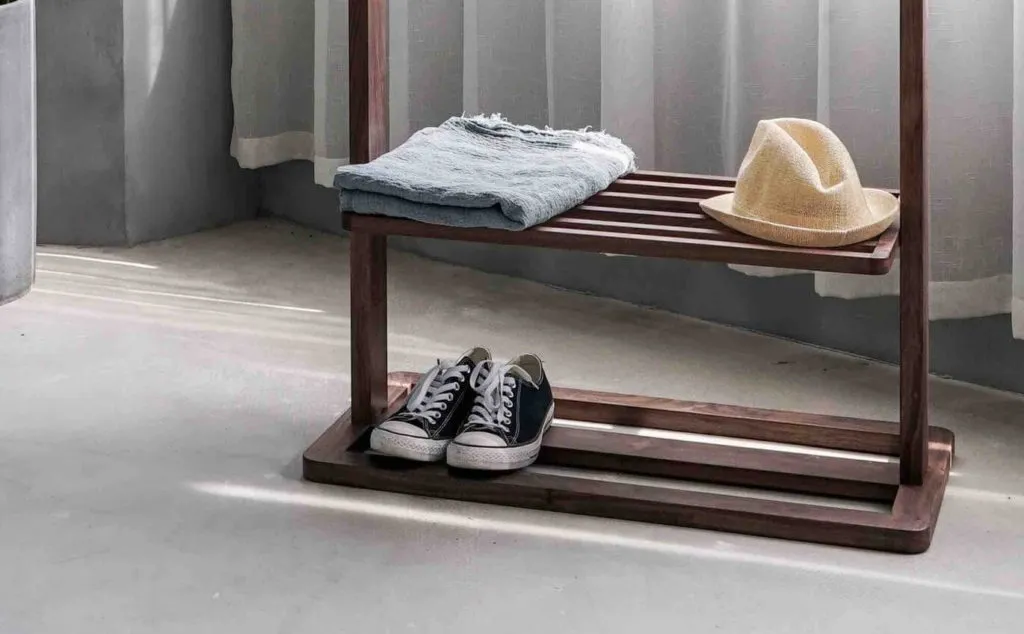Schuhablage hält die Wohnung sauberer